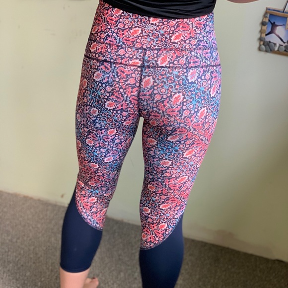 NEW Athleta “high rise tapestry” capri - Picture 8 of 12